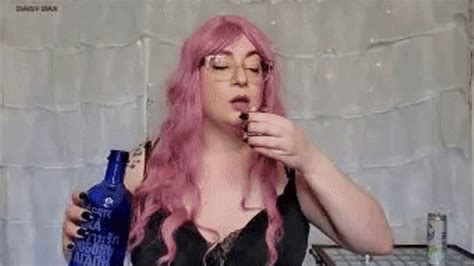 Daisy Dax Body Fetishes Handcuffed BBW Pees Her Shorts HD