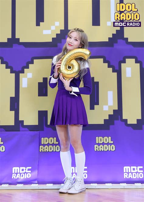 L o o n a v e r s e; 이달의 소녀... - L o o n a v e r s e; 이달의 소녀