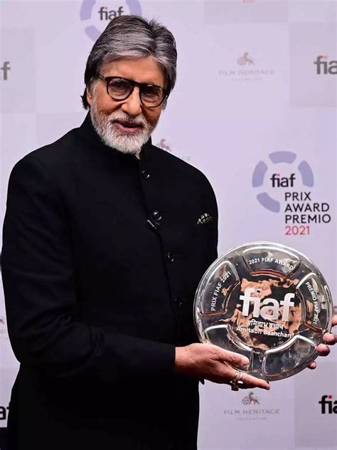 Amitabh Bachchan pens a heartfelt note post receiving the 2021 FIAF ...