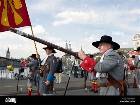 Z Rich Schweiz Bei Der Gilde Parade Sechsel Uten Stockfotografie Alamy