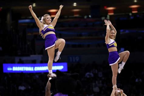 Cheerleader Checklist At University Of Washington Offends Many Who Think It Objectifies Women