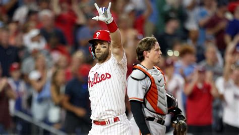 Bryce Harper Helps Crying Boy Reunite With Brothers Before Phillies ...