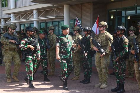 Pangkostrad Maruli Tinjau Latma Prajurit Mekanis Raider Dengan