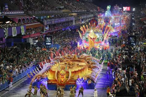 Desfile das campeãs no RJ Viradouro e mais cinco escolas voltam à Sapucaí