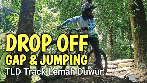 Drop Off Dan Jumping Di Jalur Sepeda Mtb Track Lemah Duwur