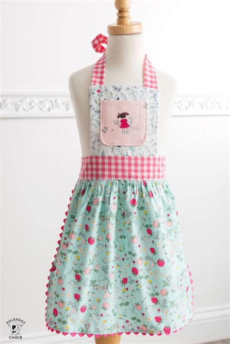 20+ Free Apron Patterns To Sew Now - AppleGreen Cottage