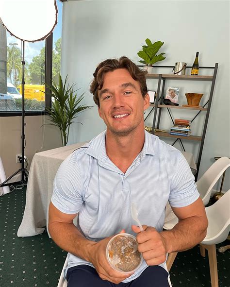 Tyler Cameron, girlfriend Paige Lorenze enjoy 'date cruise'