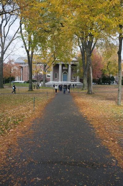 Harvard University campus – Stock Editorial Photo © tupungato #65731675