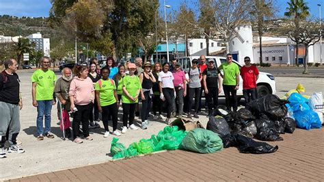 Voluntarios en la jornada de limpieza del río Gorgos Jávea