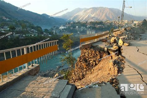 Highway Damaged By The 8 October 2005 Earthquake, Muzaffarabad, Azad Kashmir, Pakistan, Stock ...