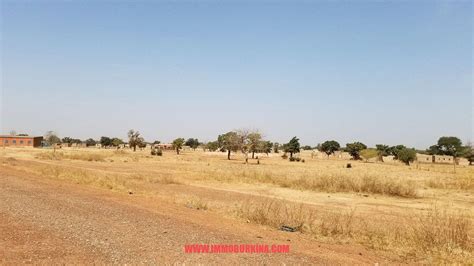 UN TERRAIN DE 4 HECTARES EN VENTE A OUAGADOUGOU A SONGDIN VERS