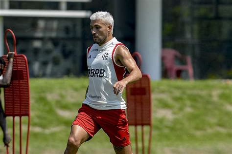 Desfalque Contra O Bahia Arrascaeta Volta A Ficar Fora De Treino Do