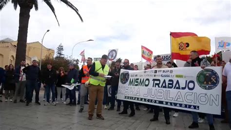 Policías y guardias civiles piden la dimisión de Marlaska la