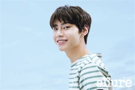 「produce X 101」出身up10tion イ・ジニョク、爽やかな笑顔に胸キュングラビアで美肌を披露 ライブドアニュース