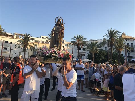 Procesión En Honor De La Virgen Del Carmen Patrona De Los Marineros