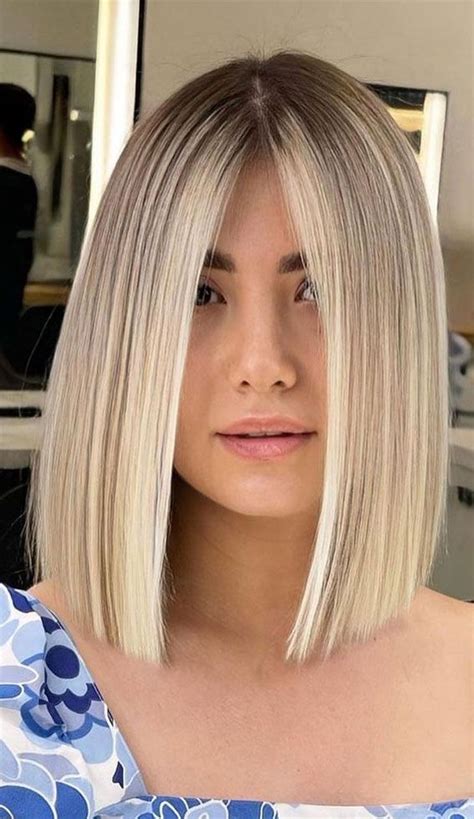 49 Autumn 2022 Hair Colour Trends Lob Blonde Dark Roots Straight