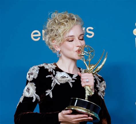 Julia Garner Nude Pics Scenes And Porn Scandal Planet