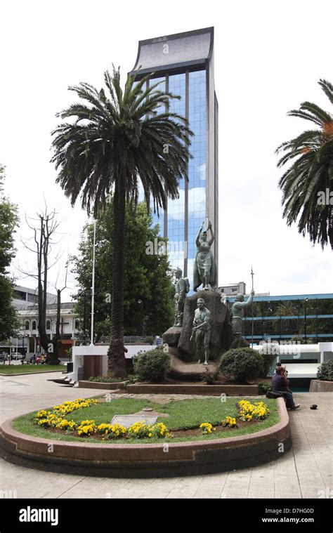 Chile Temuco Araucania Plaza Aníbal Tinto Monumento a la Araucanía