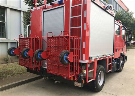 5 Seats 42 Driving 2700L Foam Fire Truck With FIAT IVECO ML 100E22 Chassis