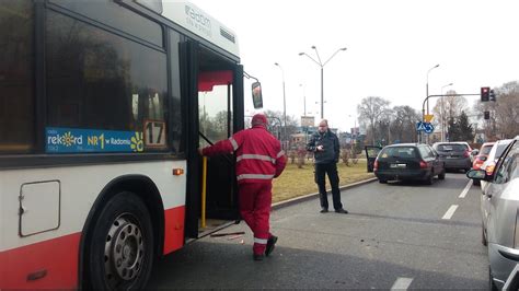 Zderzenie Autobusu Z Samochodem Osobowym Youtube