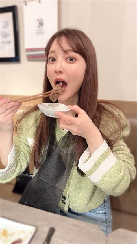 麻亜里さんのインスタグラム動画 麻亜里instagram 「食べまくりの日々📸 焼肉 中華料理 麻婆豆腐 アサイースムージー 韓国料理 博多料理 もつ鍋 居酒屋 蕎麦 かき氷 焼肉