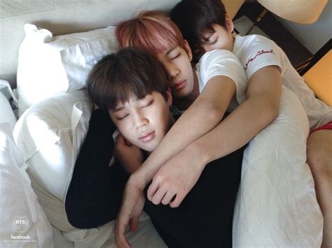 7 Times Idols Adorably Cuddled With Each Other Soompi