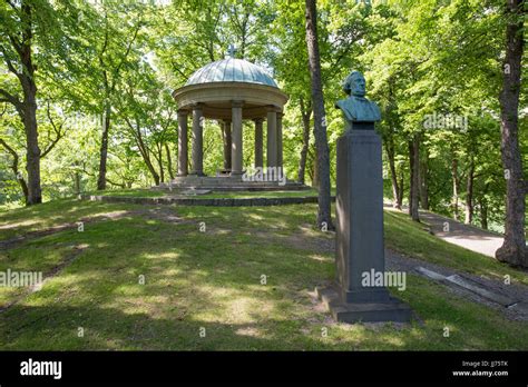 Family tomb mausoleum hi-res stock photography and images - Alamy