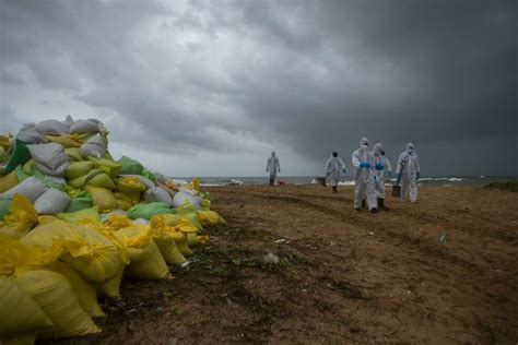 STRAVIČNA EKOLOŠKA KATASTROFA Nakon što je izgoreo brod pun hemikalija