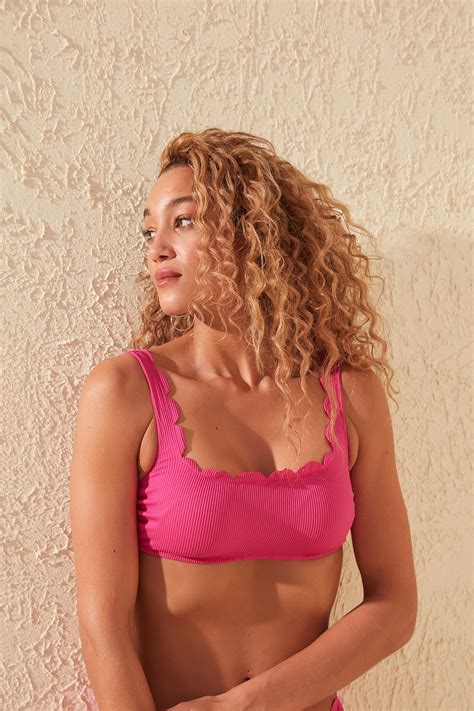 TRENDYOLMİLLA Fuşya Lazer Kesim Kaplı ve Dokulu Bikini Üstü TBESS20BU0175 Fiyatı Yorumları