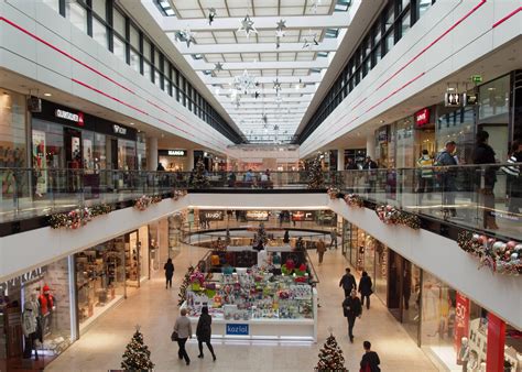 Shoppings esperam movimento até 50% menor após reabertura em São Paulo