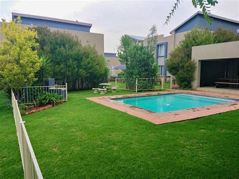 Bedroom Townhouse For Sale In Benoni North P