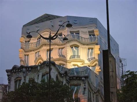 Un Trompe L Oeil Un Miroir Et Une Panth Re Rose Au Avenue George V