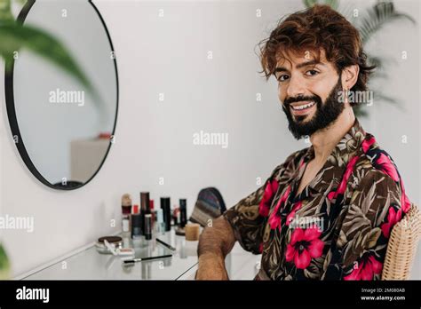 Homme gay jeune Banque de photographies et dimages à haute résolution Alamy