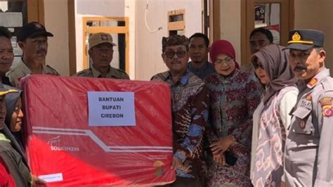 Bupati Cirebon Imron Rosyadi Meninjau Lokasi Kebakaran Dan Memberikan