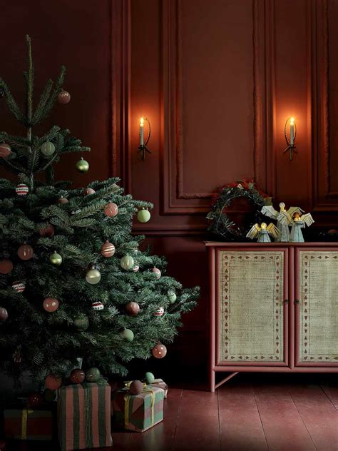 47 Christmas Tree Themes For a Stylish, Coordinated Look