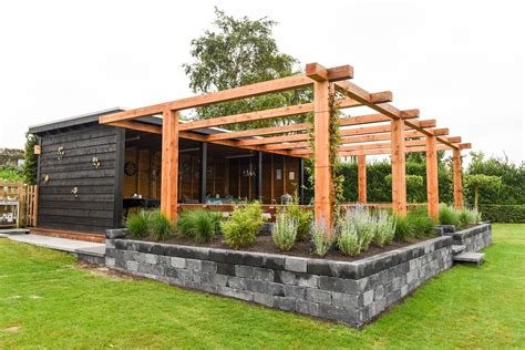 Houten Overkapping Met Groot Terras En Pergola Uitgevoerd Door Fa R A