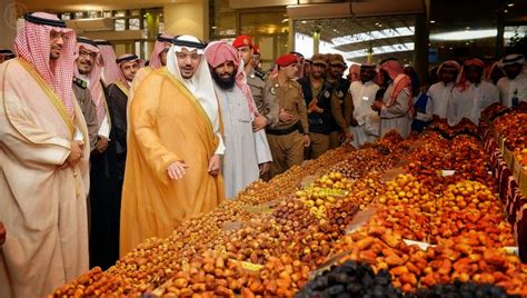 نائب أمير القصيم يدشّن مهرجان التمور في بريدة صور زوايا الإخبارية