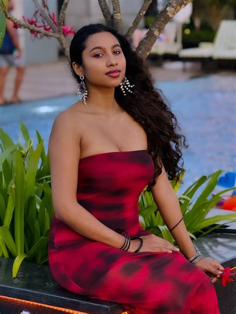 Anjana Mohan Hot And Stunning Photos In Strapless Gown Glamsundari In