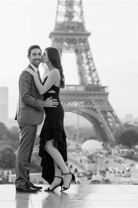 Couples Photos In Paris Paris Couple Couple Photography Poses Photoshoot