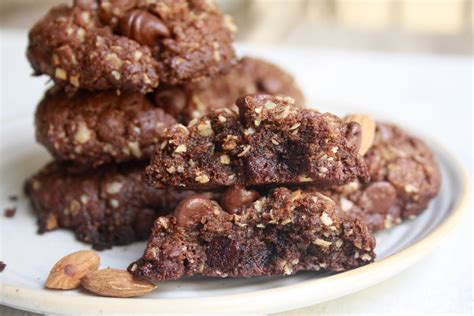 Flourless Almond Butter Chocolate Chip Cookies