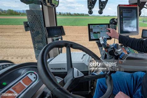 215 Gps Tractor Stock Photos, High-Res Pictures, and Images - Getty Images