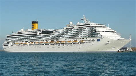 File:Costa Concordia (2213536356) (cropped).jpg - Wikimedia Commons