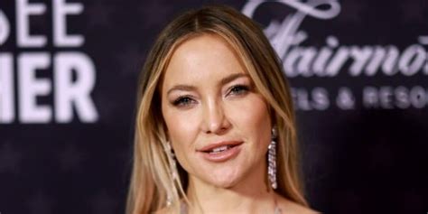 Kate Hudson 43 Strips Down In The Bath Rocks A Bikini By The Pool And More In New Photo Dump