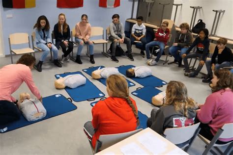 Reanimatie Onderwijs Op School Fuego Bhv Aed Here To Help