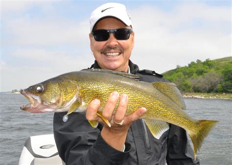 How To Catch The Shallow Water Walleye That Most Anglers Overlook