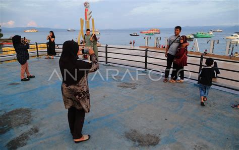 OBJEK WISATA PANTAI ANJUNGAN TERNATE LANDMARK ANTARA Foto