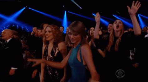 Taylor Swift Dancing GIF - Taylor Swift Dancing Grammys - Discover ...