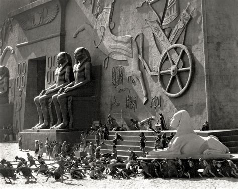 The Ten Commandments – Cecil B. DeMille