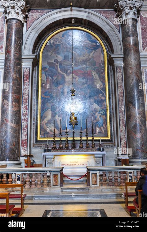 Vaticano - Marzo 16, 2016: las pinturas de la basílica de San Pedro en ...