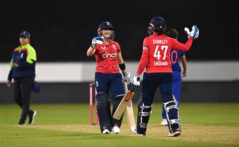 Sophia Dunkley swings to leg during her fifty | ESPNcricinfo.com